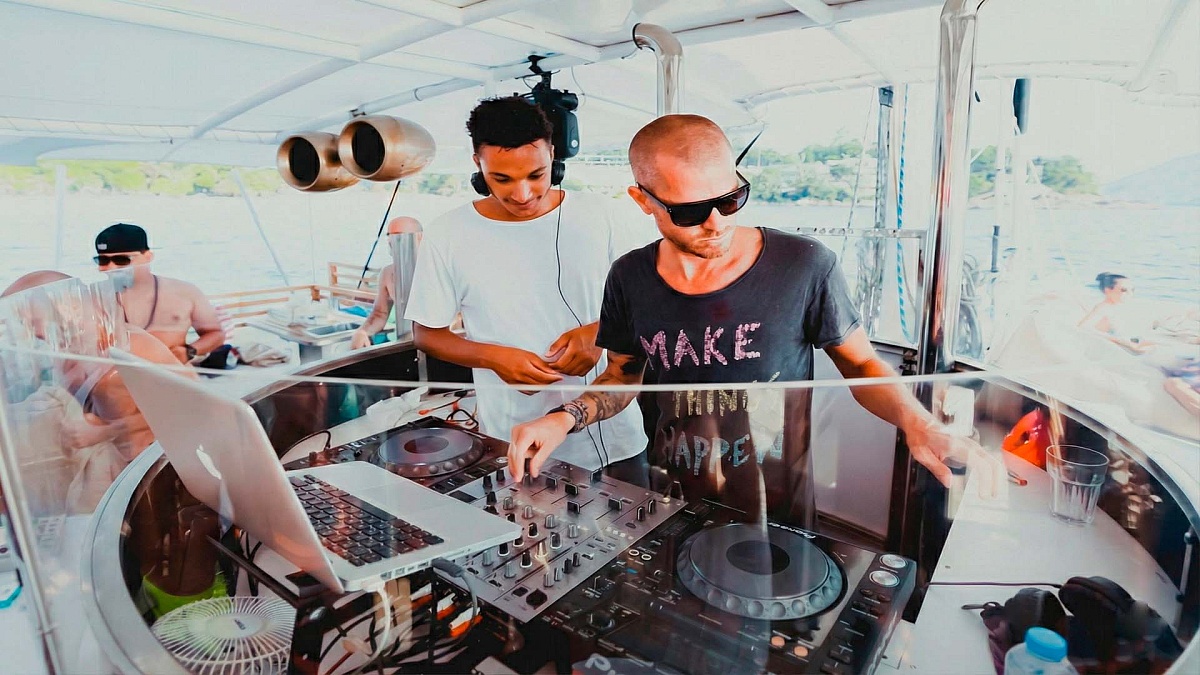 Аренда Party Catamaran 74ft на Пхукете